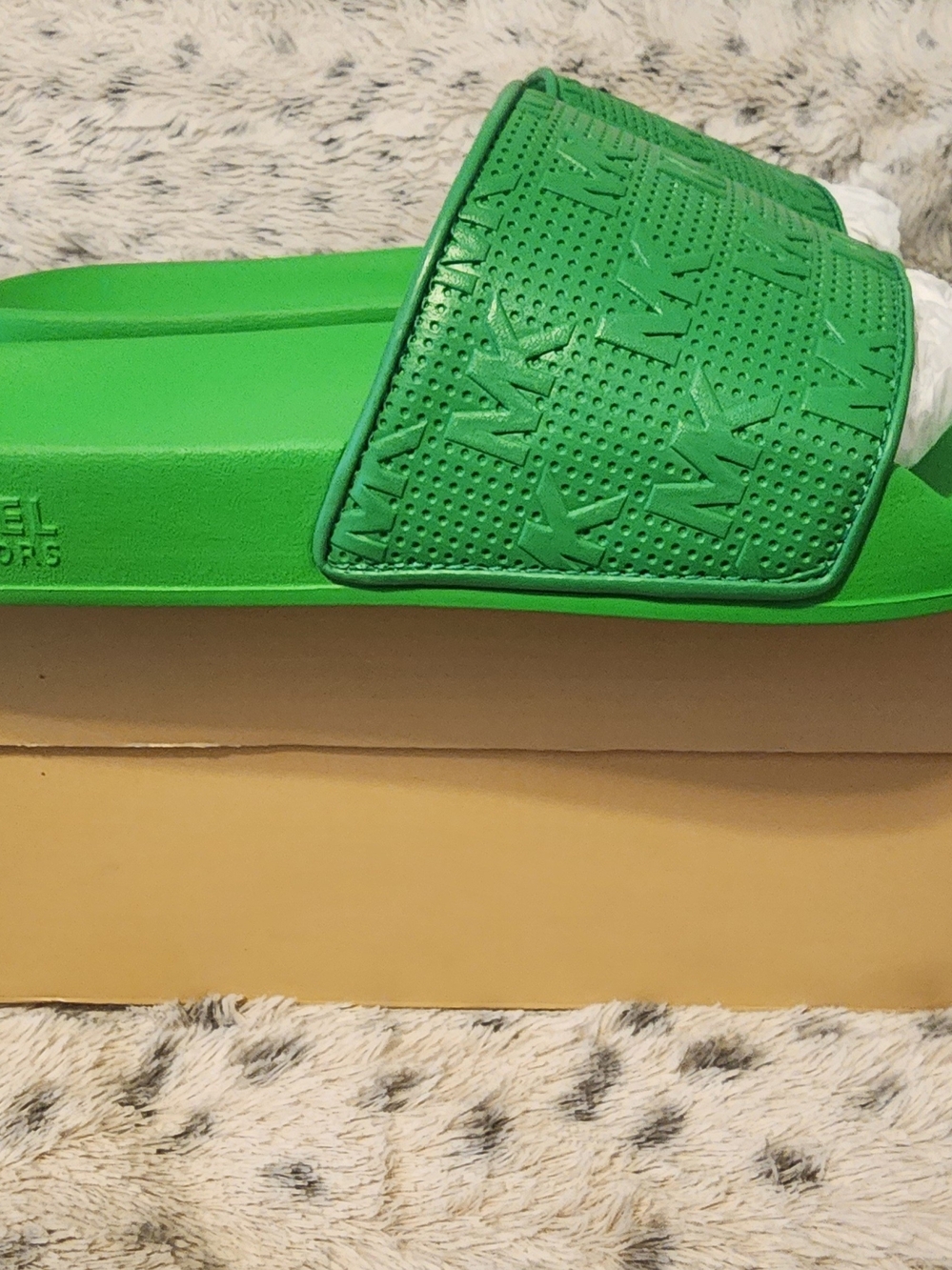 Michael Kors Women’s Green Logo Slide Sandals Rubber Slip On US 9 New With Box - Picture 6 of 8
